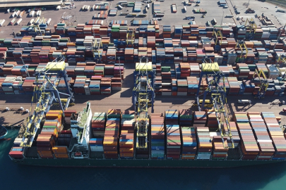 Türkiye'nin komşularına ihracatı 7 ayda yaklaşık 15,6 milyar dolar oldu