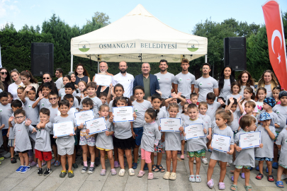 Osmangazi’de minikler yaz tatilinde yüzmeyi öğrendi
