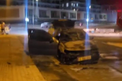 Nilüfer'de park halindeki otomobil alev aldı