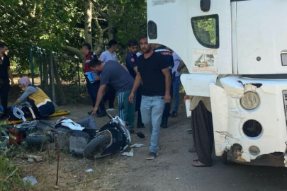 Bursa'da kamyon ile çarpışan motosiklettekilerden biri hayatını kaybetti