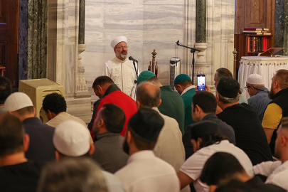 Aileler sabah namazında Gazze için bir araya geldi