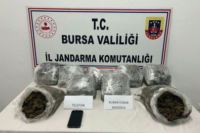 Bursa’da eve yapılan baskında 8 kilo 900 gram esrar ele geçirildi