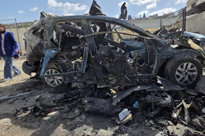 İsrail'in Lübnan'ın güneyinde bir araca düzenlediği saldırıda 2 kişi hayatını kaybetti