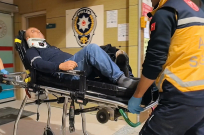 Bursa’da hafif ticari araç tırla çarpıştı: 2 yaralı