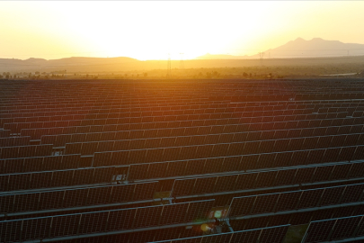 Dünyada yenilenebilir enerji kapasitesindeki güçlü büyümeye güneş liderlik ediyor