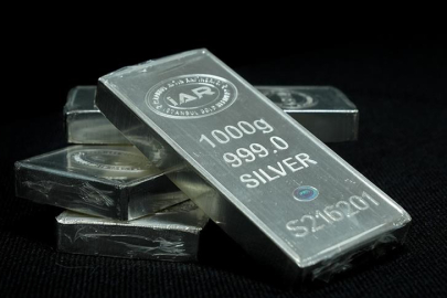 Gümüşün ons fiyatı 51 doları aşarak rekor kırdı