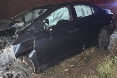 Kontrolden çıkan otomobil şarampole uçtu, 2 yaralı