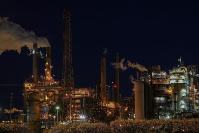 Uluslararası Enerji Ajansı, küresel petrol talebi artış öngörüsünü düşürdü