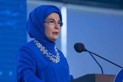 Emine Erdoğan: Sofralarımıza bereket taşıyan tüm kadınlarımızın Dünya Kadın Çiftçiler Günü'nü yürekten tebrik ediyorum