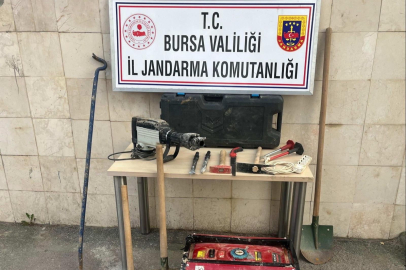 Bursa'da ormanda kaçak kazıya suçüstü!