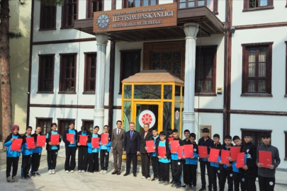 Ortaokul öğrencileri Cumhurbaşkanlığı İletişim Başkanlığı Bursa Bölge Müdürlüğünü ziyaret etti