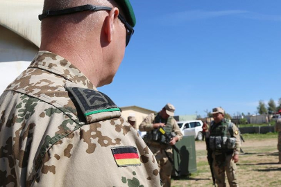 Almanya'da "askerlik hizmetinin modernizasyonu" tartışılıyor