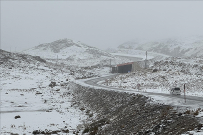 Van'ın yüksek kesimleri kar yağışıyla beyaza büründü