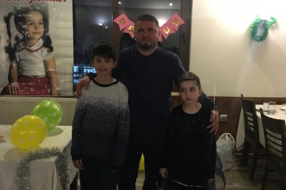 Çocuklarını görmek için gitti, satırlı saldırıya uğradı