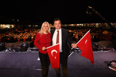 Bursa'da Zeynep Bastık'la Cumhuriyet coşkusu