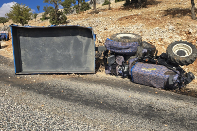 Traktör devrildi: 2 yaralı