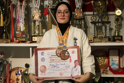 Babası öğretiyor karateci kızı madalyalar kazanıyor