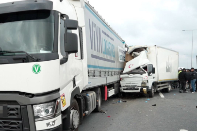 Otoyolda geri geri gelen tıra kamyonet çarptı: 1 ölü, 1 yaralı