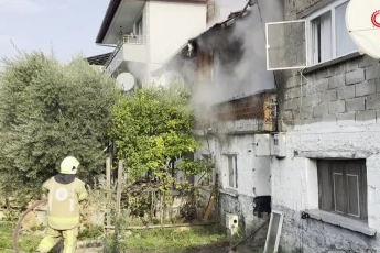 Bursa'da iki katlı evde yangın paniği mahalleyi sardı