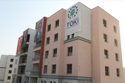 Hatay Defne'de afet konutları ve ticaret merkezlerinin yapımı sürüyor