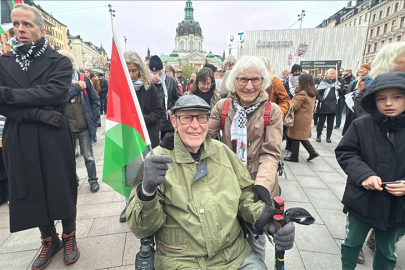 İsrail'in ateşkesi ihlal ederek Gazze'ye saldırıları İsveç'te protesto edildi
