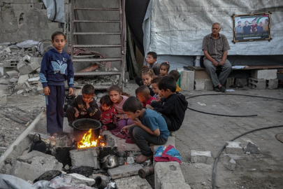 İsrail saldırılarında 5 çocuğunu kaybeden Gazzeli yaşlı çift, 36 toruna bakıyor