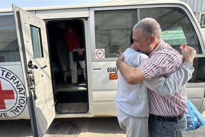 İsrail, serbest bırakıp sınır dışı ettiği Filistinli esirlerin aileleriyle bir araya gelmesini engelliyor