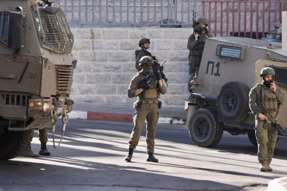 İsrail ordusu işgal altındaki Batı Şeria'da 15 Filistinliyi gözaltına aldı