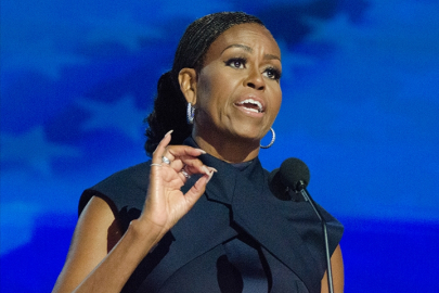 Eski ABD Başkanı Obama'nın eşi Michelle Obama, ülkenin kadın bir başkana hazır olmadığını söyledi