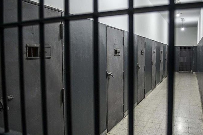 İsrail hapishane ve gözaltı merkezlerinde son iki yılda en az 98 Filistinlinin hayatını kaybettiği belgelendi