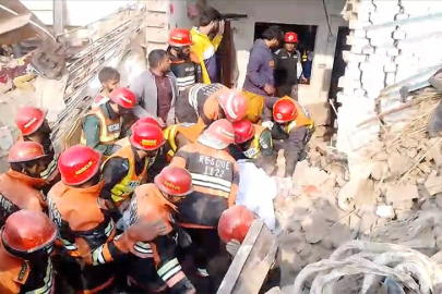 Pakistan'da tutkal fabrikasında gaz sızıntısı sonucu meydana gelen patlamada 15 kişi hayatını kaybetti