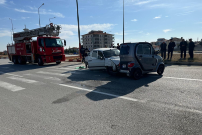 Otomobil ile elektrikli araç çarpıştı: 3 yaralı