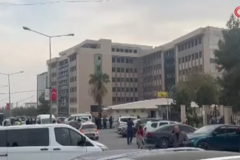 Adliye önünde patlama!