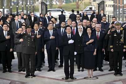 Güney Kore Devlet Başkanı Lee, Ankara'daki "Kore'de Savaşan Türkler Anıtı"nı ziyaret etti