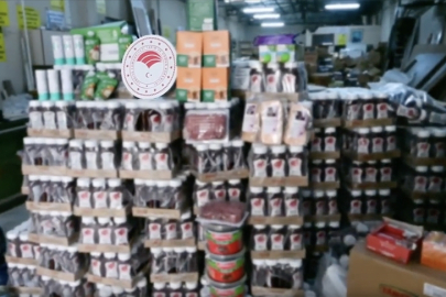 İzmir'de yaklaşık 30 ton tarihi geçmiş gıda ürünü ele geçirildi