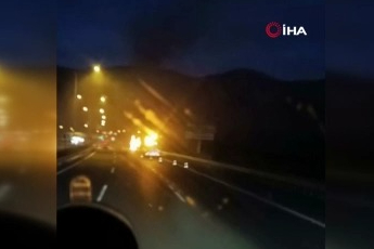 Ortaokul öğrencilerini taşıyan otobüs alevlere teslim oldu