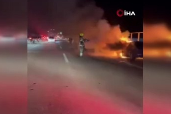 Bursa'da seyir halindeki otomobil alev alev yandı