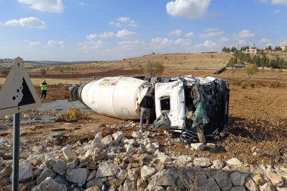 Devrilen beton mikserinin sürücüsü yaralandı