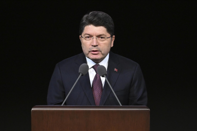 Bakan Tunç: Hakim ve savcılarımızı hedef gösteren hiçbir girişim 'ifade özgürlüğü' perdesiyle haklı gösterilemez