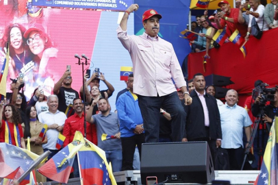 Venezuela Devlet Başkanı Maduro, dans ederek ABD'ye "barış" çağrısında bulundu