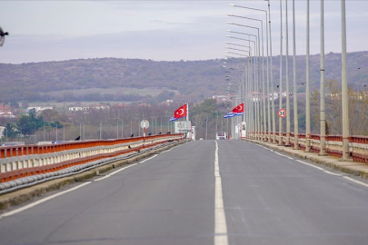 Yunan çiftçiler, Bahçeköy Sınır Kapısı'nı ağır vasıta geçişlerine kapattı
