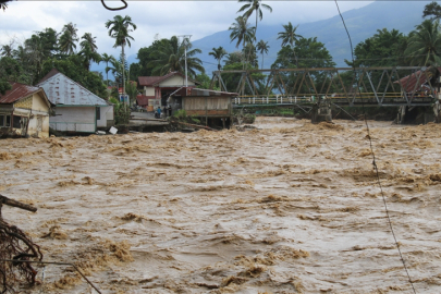 Güney Asya'da geçen hafta başlayan sel ve heyelanlarda ölenlerin sayısı 1500'ü aştı