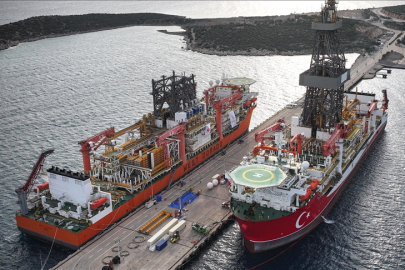 Türkiye'nin enerji filosuna katılan iki yeni sondaj gemisi yan yana geldi