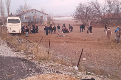 Afyonkarahisar'da öğrenci servis aracı ile kamyonet çarpıştı, 14 kişi yaralandı