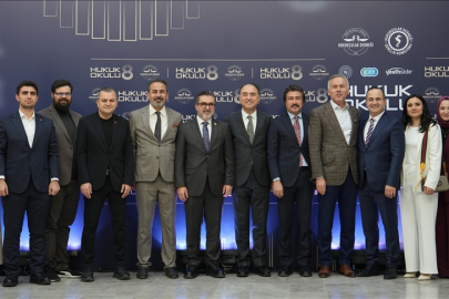 Hukukçular Derneğince düzenlenen Hukuk Okulu'nun sekizincisi İstanbul'da başladı