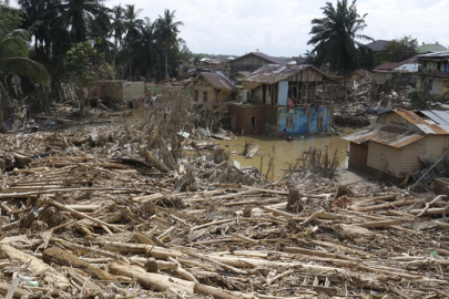 Endonezya'da şiddetli yağışların yol açtığı afetlerde ölü sayısı 950'ye yükseldi