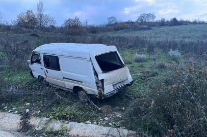 Kontrolden çıkan minibüs şarampole yuvarlandı: 1 yaralı