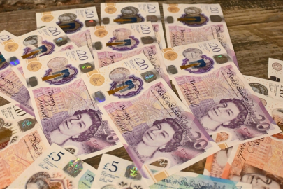 İngiltere ekonomisi ekimde daraldı