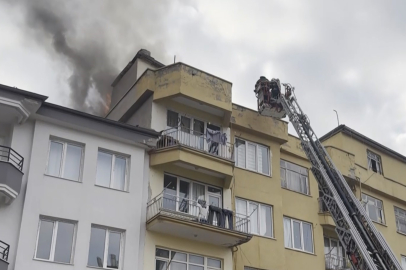 Çatı katındaki kömürlükte yangın paniği