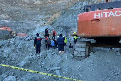 Sivas'ta maden ocağında göçük altında kalan şantiye müdürünün cenazesine ulaşıldı